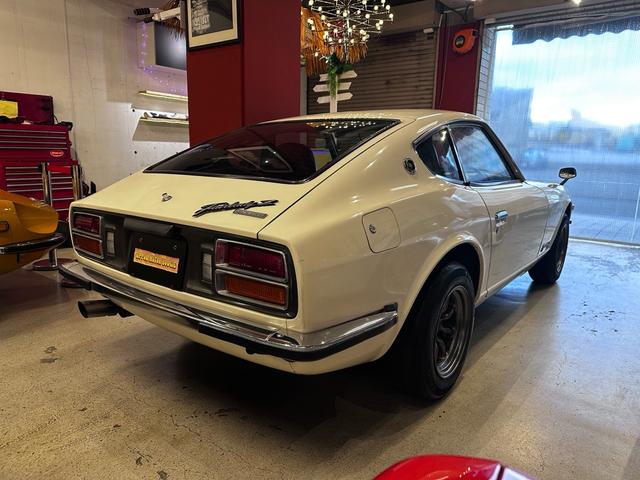 フェアレディZ ノーマル車両・SUツインキャブレター・ワタナベ14インチアルミ・純正シート・(3枚目)