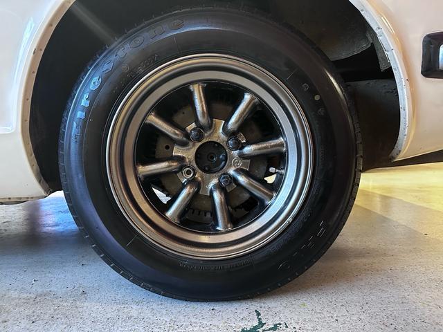 フェアレディZ ノーマル車両・SUツインキャブレター・ワタナベ14インチアルミ・純正シート・(12枚目)