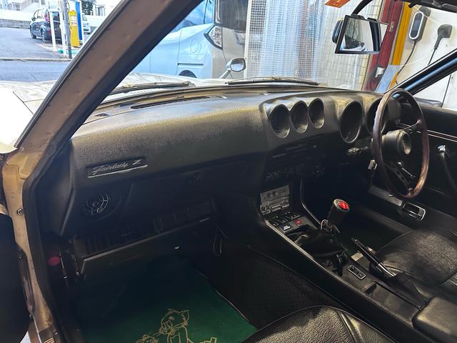 フェアレディZ ノーマル車両・SUツインキャブレター・ワタナベ14インチアルミ・純正シート・(16枚目)