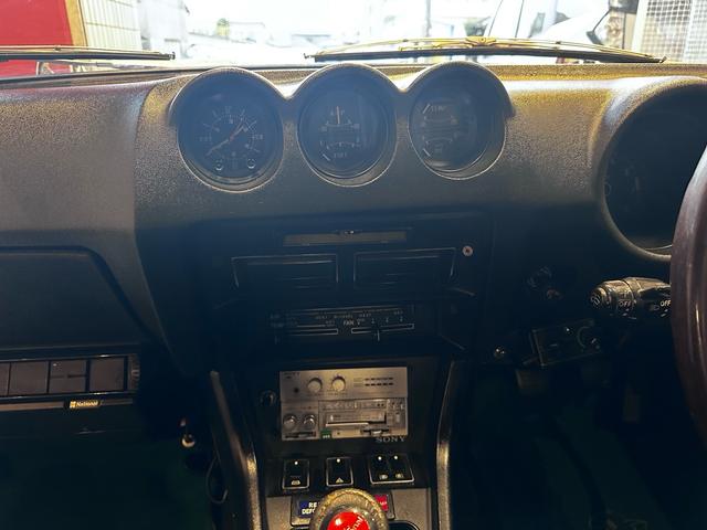 フェアレディZ ノーマル車両・SUツインキャブレター・ワタナベ14インチアルミ・純正シート・(18枚目)