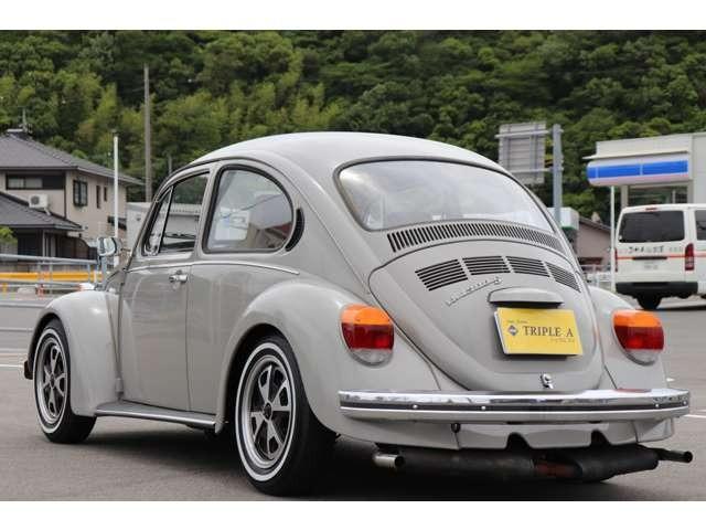 ビートル １３００Ｓ　ディーラー車　トーションバーモデル　ローダウン　社外アルミホイール＆ホワイトリボンタイヤ　ＥＭＰＩシフトノブ　社外ステア　タコメーター追加　キャブオーバーホール済　ブレーキフルオーバーホール済（12枚目）