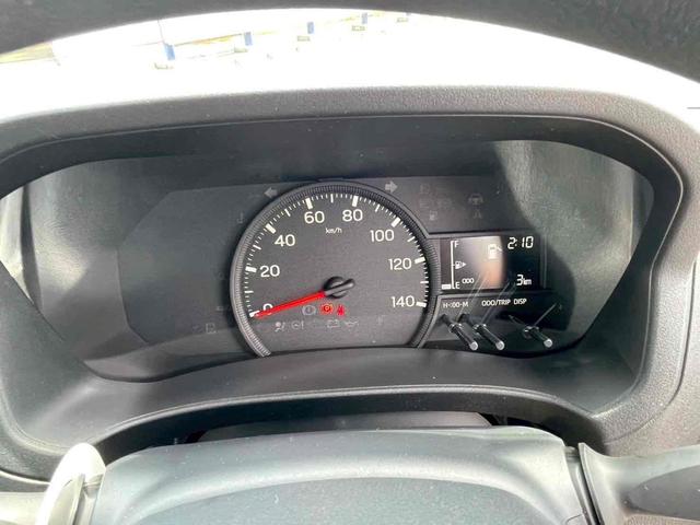 ハイゼットカーゴ 4WD 届出済未使用車 禁煙車 5速MT 衝突被害軽減システム クリアランスソナー 両側スライドドア キーレスエントリー アイドリングストップ オートライト ESC エアコン パワーステアリング(3枚目)