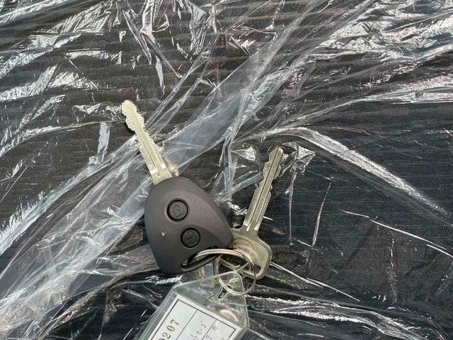 ハイゼットカーゴ 4WD 届出済未使用車 禁煙車 5速MT 衝突被害軽減システム クリアランスソナー 両側スライドドア キーレスエントリー アイドリングストップ オートライト ESC エアコン パワーステアリング(8枚目)