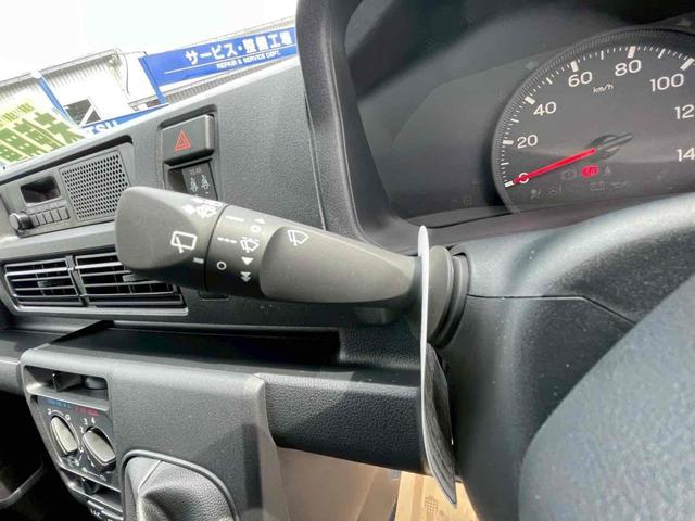 ハイゼットカーゴ 4WD 届出済未使用車 禁煙車 5速MT 衝突被害軽減システム クリアランスソナー 両側スライドドア キーレスエントリー アイドリングストップ オートライト ESC エアコン パワーステアリング(10枚目)