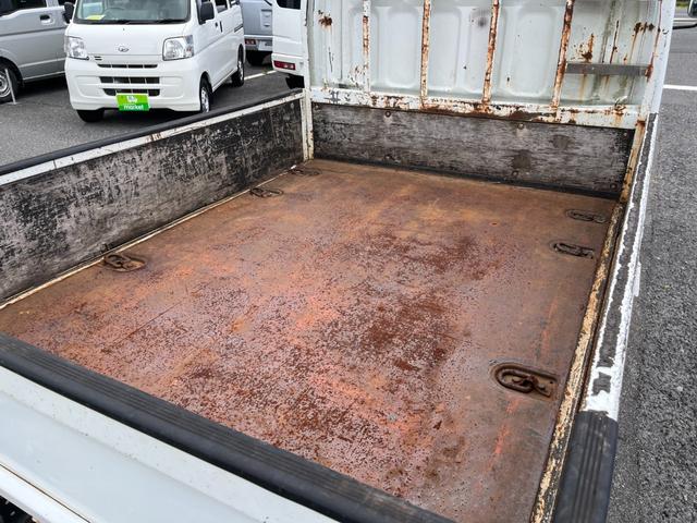 キャンター Ｗキャブ全低床　積載量２０００ｋｇ　ストラーダナビ　ＥＴＣ　リアヒーター　取扱説明書有　５ＭＴ　メンテナンスノート（16枚目）