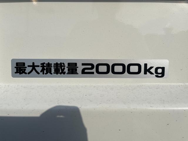 強化ダンプ　パワーステアリング　パワーウィンドウ　エアバック　最積２，０００キロ　メッキパーツ　コボレーン　キャリア　車検Ｒ７年２月　スタッドレスタイヤ　キーレスエントリー　シートカバー　ＥＴＣ　ディーゼル　ＭＴ(30枚目)