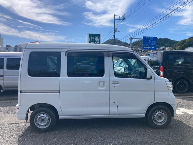 ハイゼットカーゴ クルーズＳＡＩＩＩ　ハイルーフ　インパネ４速ＡＴ　衝突被害軽減ブレーキ　車線逸脱警報装置　横滑り防止装置　ハイビームアシスト　パーキングセンサー　エアコン　パワステ　パワーウィンドウ　Ｗエアバッグ（10枚目）