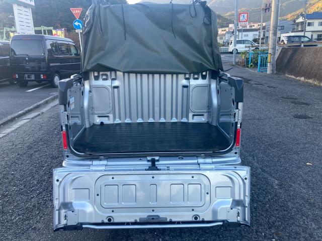 ハイゼットカーゴ デッキバンＬ　ＳＡＩＩＩ　４ＷＤ　ハイルーフ　インパネ５速ＭＴ　衝突被害軽減ブレーキ　車線逸脱警報装置　横滑り防止装置　ハイビームアシスト　パーキングセンサー　前席パワーウィンドウ　ＬＥＤヘッドライト　キーレス（16枚目）