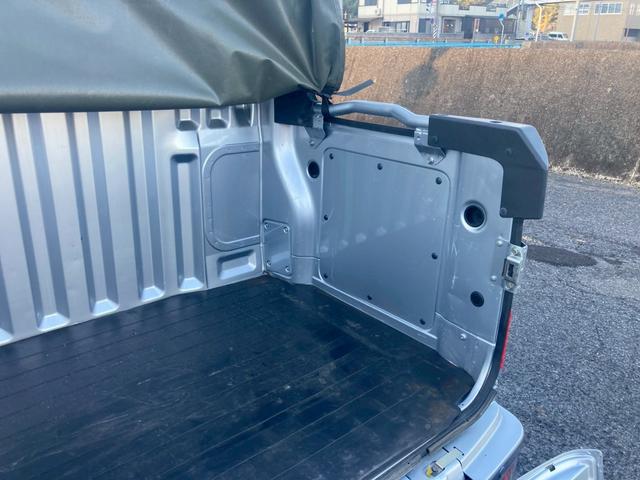 ハイゼットカーゴ デッキバンＬ　ＳＡＩＩＩ　４ＷＤ　ハイルーフ　インパネ５速ＭＴ　衝突被害軽減ブレーキ　車線逸脱警報装置　横滑り防止装置　ハイビームアシスト　パーキングセンサー　前席パワーウィンドウ　ＬＥＤヘッドライト　キーレス（17枚目）