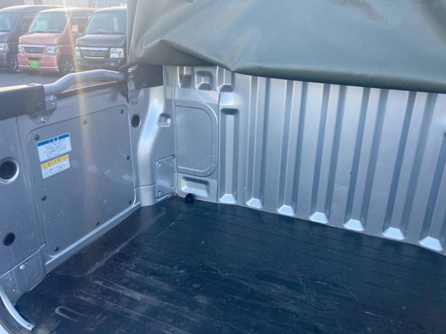 ハイゼットカーゴ デッキバンＬ　ＳＡＩＩＩ　４ＷＤ　ハイルーフ　インパネ５速ＭＴ　衝突被害軽減ブレーキ　車線逸脱警報装置　横滑り防止装置　ハイビームアシスト　パーキングセンサー　前席パワーウィンドウ　ＬＥＤヘッドライト　キーレス（18枚目）