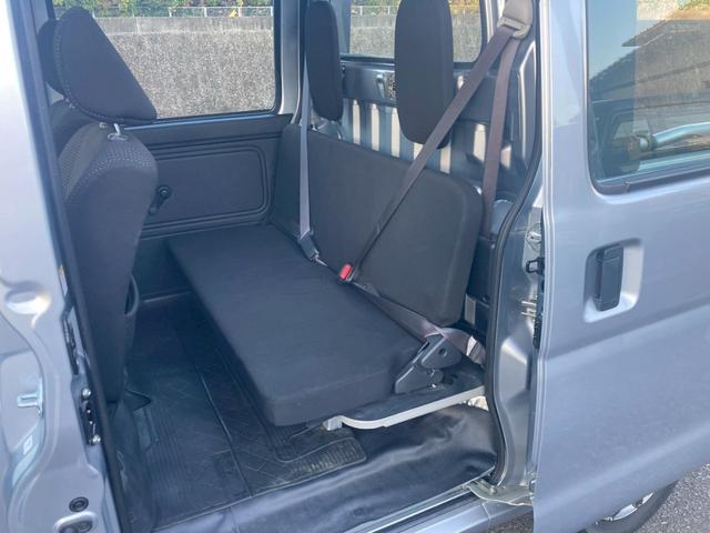 ハイゼットカーゴ デッキバンＬ　ＳＡＩＩＩ　４ＷＤ　ハイルーフ　インパネ５速ＭＴ　衝突被害軽減ブレーキ　車線逸脱警報装置　横滑り防止装置　ハイビームアシスト　パーキングセンサー　前席パワーウィンドウ　ＬＥＤヘッドライト　キーレス（21枚目）