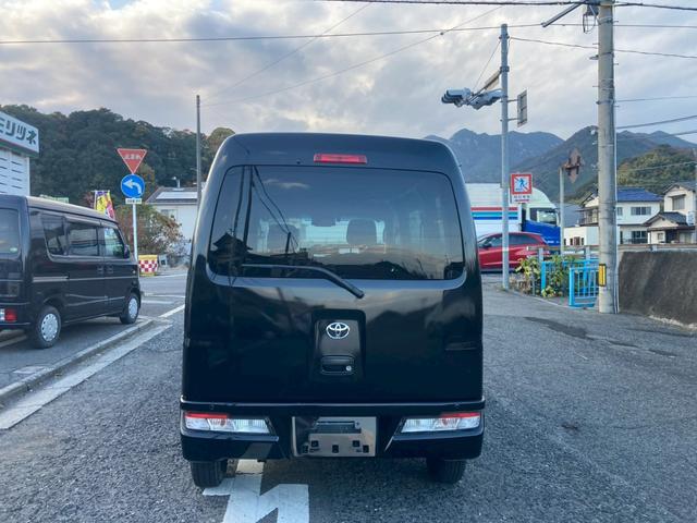 ピクシスバン クルーズターボ　ＳＡＩＩＩ　インパネ４速ＡＴ　衝突被害軽減ブレーキ　車線逸脱警報装置　横滑り防止装置　パーキングセンサー　ＬＥＤヘッドライト　キーレスエントリー　エアコン　パワステ　パワーウィンドウ（9枚目）