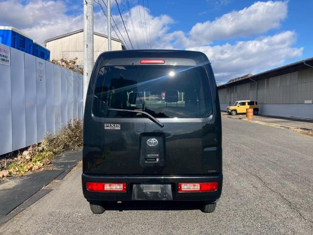 ピクシスバン クルーズターボ　ハイルーフ　ユーザー下取り車　インパネ４速ＡＴ　純正ＣＤオーディオ　エアコン　パワステ　パワーウィンドウ　Ｗエアバッグ　キーレスエントリー　衝突安全ボディ（9枚目）