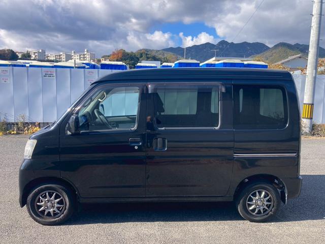 ピクシスバン クルーズターボ　ハイルーフ　ユーザー下取り車　インパネ４速ＡＴ　純正ＣＤオーディオ　エアコン　パワステ　パワーウィンドウ　Ｗエアバッグ　キーレスエントリー　衝突安全ボディ（11枚目）