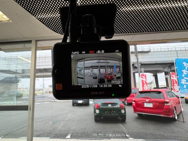 ワゴンＲ ＦＸ　５速マニュアル　純正オーディオ　走行３００００キロ　ＡＵＸ入力　前後ドライブレコーダー　運転席シートヒーター　オートエアコン　フルフラット　キーレス　電動格納ミラー　アイドリングストップ　禁煙車（10枚目）