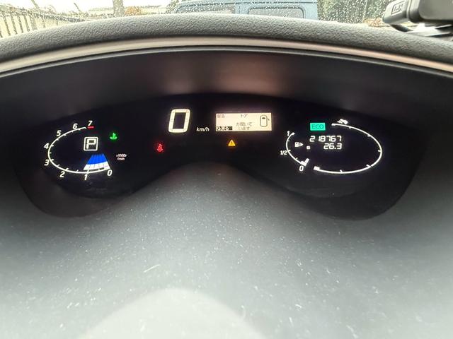 セレナ ハイウェイスター 8人乗り 前後ドライブレコーダー ETC ナビ フルセグTV Bluetooth CD DVD スマートキー オートエアコン 電動格納ミラー AW17インチ ABS 横滑り防止装置 3列シート(10枚目)