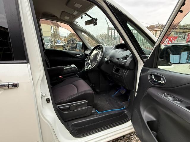 セレナ ハイウェイスター 8人乗り 前後ドライブレコーダー ETC ナビ フルセグTV Bluetooth CD DVD スマートキー オートエアコン 電動格納ミラー AW17インチ ABS 横滑り防止装置 3列シート(12枚目)