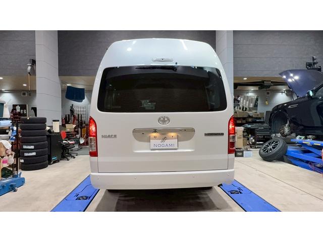 ハイエースワゴン グランドキャビン 登録済未使用車 禁煙車 10人乗り 左側電動スライドドア 衝突被害軽減システム レーンアシスト スマートキー LEDヘッドライト オートエアコン バックソナー デジタルインナーミラー(9枚目)