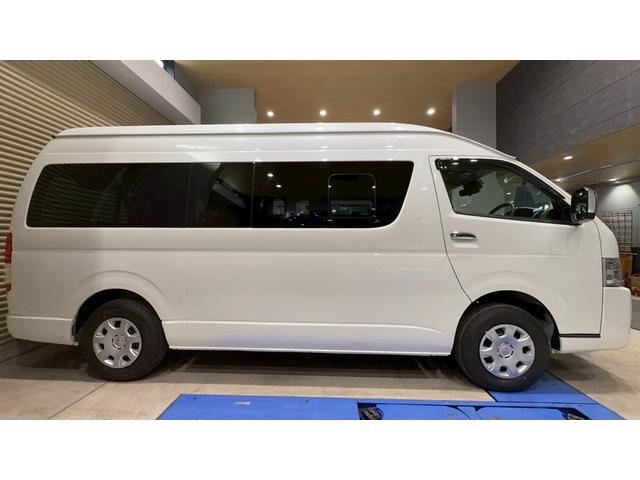 ハイエースワゴン グランドキャビン 登録済未使用車 禁煙車 10人乗り 左側電動スライドドア 衝突被害軽減システム レーンアシスト スマートキー LEDヘッドライト オートエアコン バックソナー デジタルインナーミラー(11枚目)