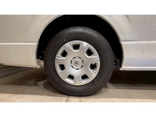 ハイエースワゴン グランドキャビン 登録済未使用車 禁煙車 10人乗り 左側電動スライドドア 衝突被害軽減システム レーンアシスト スマートキー LEDヘッドライト オートエアコン バックソナー デジタルインナーミラー(24枚目)