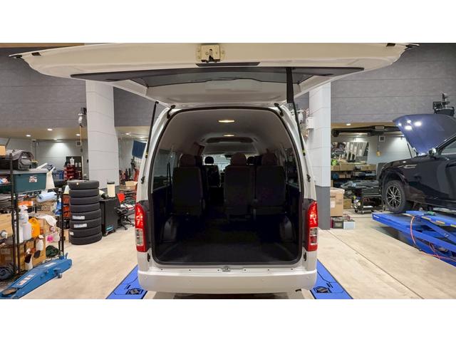 ハイエースワゴン グランドキャビン 登録済未使用車 禁煙車 10人乗り 左側電動スライドドア 衝突被害軽減システム レーンアシスト スマートキー LEDヘッドライト オートエアコン バックソナー デジタルインナーミラー(31枚目)