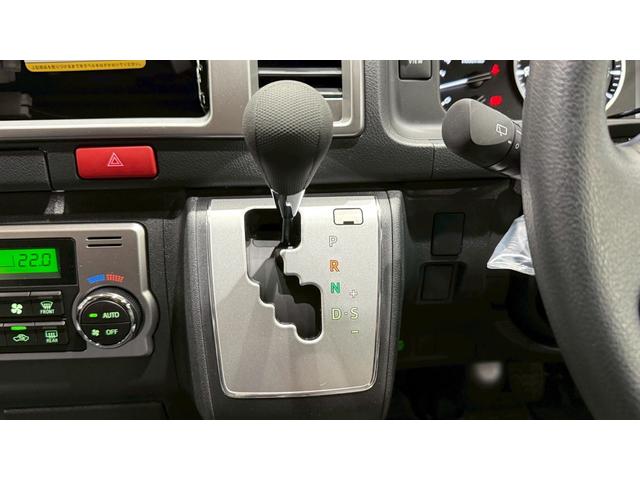 ハイエースワゴン グランドキャビン 登録済未使用車 禁煙車 10人乗り 左側電動スライドドア 衝突被害軽減システム レーンアシスト スマートキー LEDヘッドライト オートエアコン バックソナー デジタルインナーミラー(43枚目)