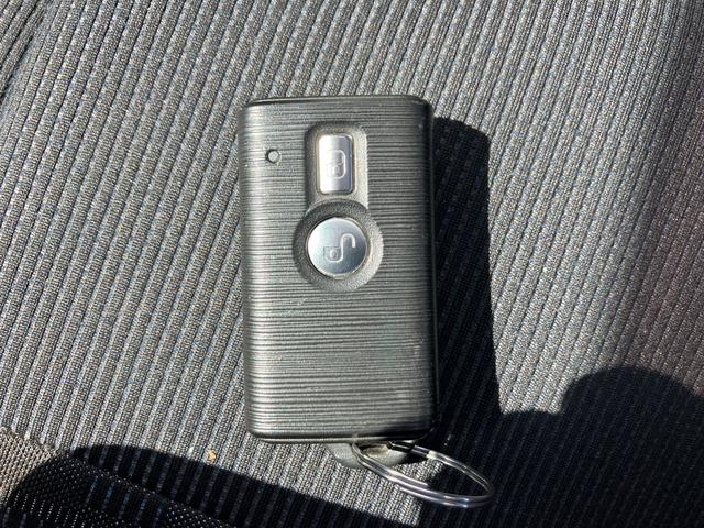 ステラ カスタムＲＳ　４ＷＤ　ＥＴＣ　ナビ　ＴＶ　ＨＩＤ　スマートキー　電動格納ミラー　ベンチシート　ＣＶＴ　盗難防止システム　ＡＢＳ　ＣＤ　ＤＶＤ再生　ＵＳＢ　Ｂｌｕｅｔｏｏｔｈ　アルミホイール　衝突安全ボディ　エアコン（9枚目）
