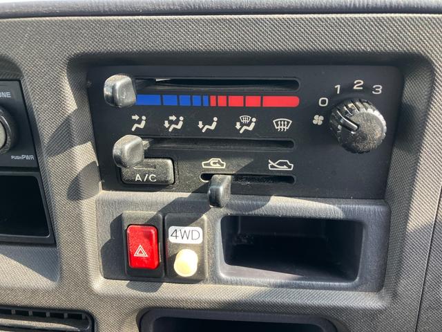 サンバートラック TC-SC 4WD MT キーレスエントリー 電動格納ミラー エアコン パワーステアリング パワーウィンドウ 運転席エアバッグ 助手席エアバッグ(5枚目)