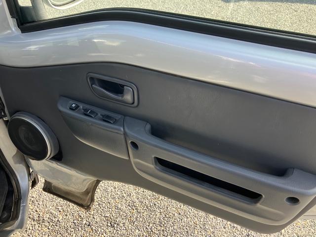 サンバートラック TC-SC 4WD MT キーレスエントリー 電動格納ミラー エアコン パワーステアリング パワーウィンドウ 運転席エアバッグ 助手席エアバッグ(11枚目)