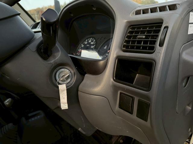 ボンゴトラック ワイドローＤＸ　ワンオーナー　４ＷＤ　ＭＴ　エアコン　パワーステアリング　パワーウィンドウ　運転席エアバッグ（7枚目）