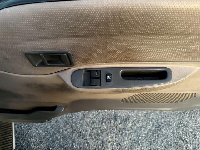 ボンゴトラック ワイドローＤＸ　ワンオーナー　４ＷＤ　ＭＴ　エアコン　パワーステアリング　パワーウィンドウ　運転席エアバッグ（10枚目）