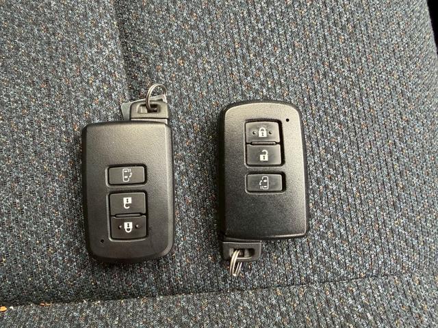 シエンタ Ｘ　４ＷＤ　ドライブレコーダー　バックカメラ　レーンアシスト　衝突被害軽減システム　両側スライド・片側電動　オートマチックハイビーム　スマートキー　電動格納ミラー　ＣＶＴ　アルミホイール（7枚目）