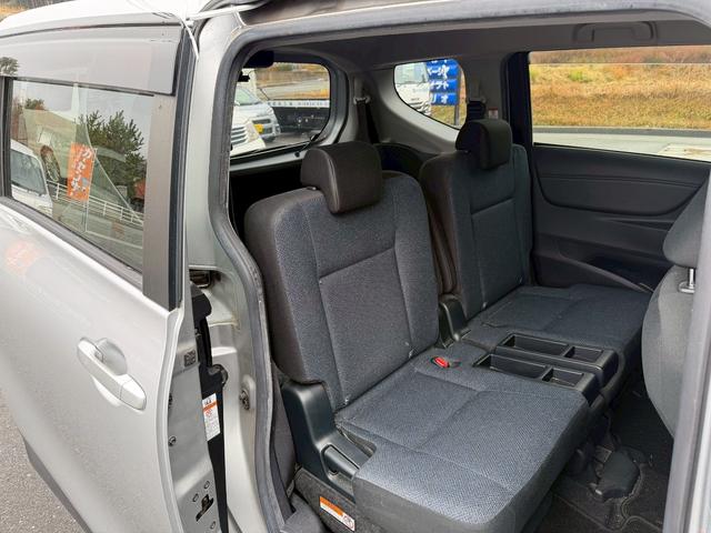 シエンタ Ｘ　４ＷＤ　ドライブレコーダー　バックカメラ　レーンアシスト　衝突被害軽減システム　両側スライド・片側電動　オートマチックハイビーム　スマートキー　電動格納ミラー　ＣＶＴ　アルミホイール（10枚目）