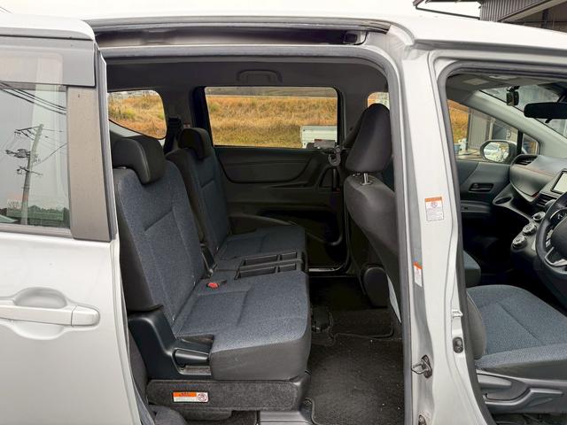 シエンタ Ｘ　４ＷＤ　ドライブレコーダー　バックカメラ　レーンアシスト　衝突被害軽減システム　両側スライド・片側電動　オートマチックハイビーム　スマートキー　電動格納ミラー　ＣＶＴ　アルミホイール（27枚目）