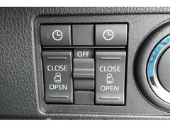 【両側電動スライドドア】狭い場所でもドアを全開にでき、チャイルドロックを使っても運転席のスイッチを操作するだけでドアの開け閉めが可能です 4