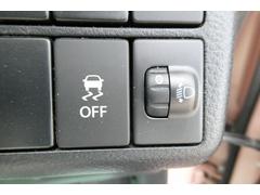 【横滑り防止装置】カーブを曲がるときに車がカーブの外側へのふくらんだり、内側へ巻き込んだりする挙動を防止して安定した走行をサポートするシステムです 6