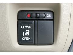 【片側電動スライドドア】狭い場所でもドアを全開にでき、チャイルドロックを使っても運転席のスイッチを操作するだけでドアの開け閉めが可能です 5