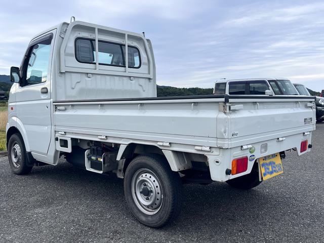 キャリイトラック ＫＣ　４ＷＤ　５ＭＴ　エアコン　パワーステアリング　スピーカー付ラジオ　三方開（8枚目）