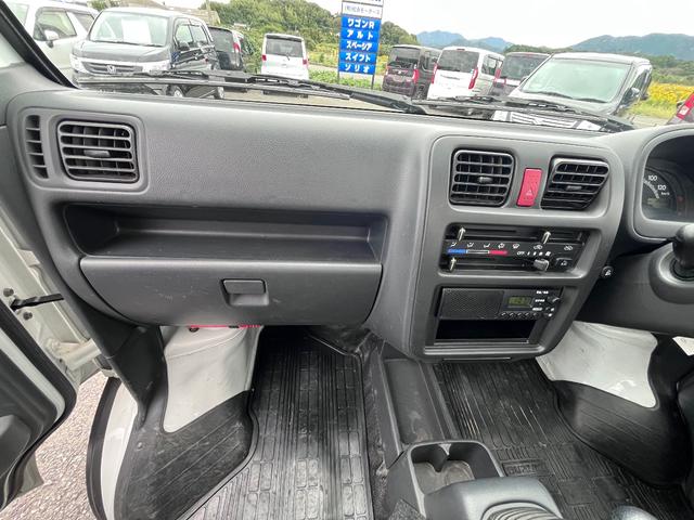 キャリイトラック ＫＣ　４ＷＤ　５ＭＴ　エアコン　パワーステアリング　スピーカー付ラジオ　三方開（12枚目）