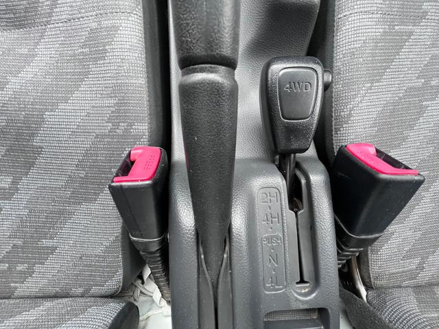 キャリイトラック ＫＣ　４ＷＤ　５ＭＴ　エアコン　パワーステアリング　スピーカー付ラジオ　三方開（15枚目）