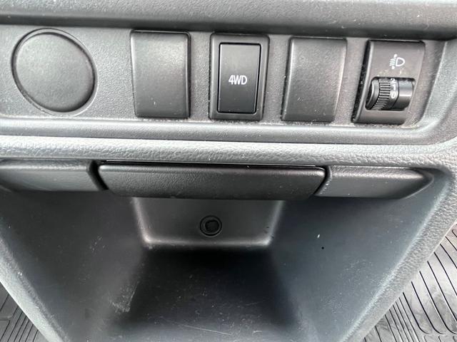 キャリイトラック KCエアコン・パワステ ☆保証2年付☆ 4WD 5MT エアコン パワーステアリング スピーカー付ラジオ ヘッドライトレベライザー エアーバック 三方開(14枚目)