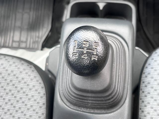 キャリイトラック KCエアコン・パワステ ☆保証2年付☆ 4WD 5MT エアコン パワーステアリング スピーカー付ラジオ ヘッドライトレベライザー エアーバック 三方開(15枚目)