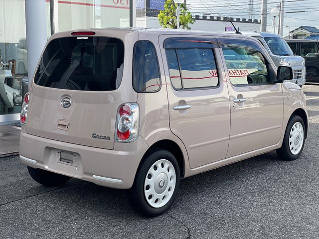 ミラココア ココアＸ　アイドリングストップ　ナビ地デジＴＶ　スマートキー　オートエアコン　ベンチシート　電動格納ドアミラー　ＡＢＳ　運転席・助手席エアバック（7枚目）