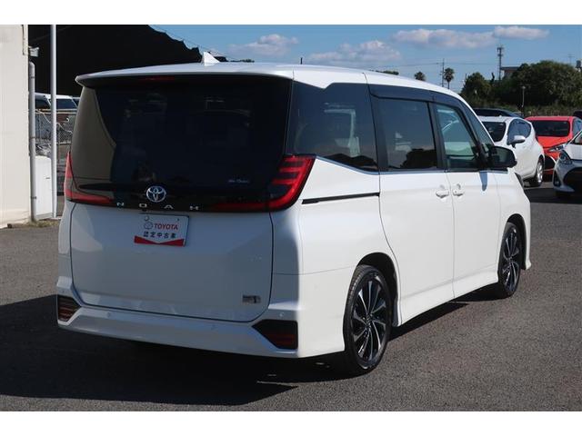 ノア ハイブリッドＳ－Ｚ　トヨタ認定中古車　フルセグ　メモリーナビ　ＤＶＤ再生　後席モニター　バックカメラ　衝突被害軽減システム　ＥＴＣ　ドラレコ　両側電動スライド　ＬＥＤヘッドランプ　乗車定員７人　３列シート　ワンオーナー（4枚目）