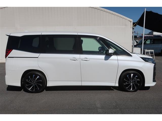 ノア ハイブリッドＳ－Ｚ　フルセグ　メモリーナビ　ＤＶＤ再生　後席モニター　バックカメラ　衝突被害軽減システム　ＥＴＣ　ドラレコ　両側電動スライド　ＬＥＤヘッドランプ　乗車定員７人　３列シート　ワンオーナー（3枚目）