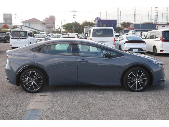 プリウス Ｚ　当社社用車　ロングラン保証１年付き　衝突被害軽減ブレーキ　オートマチックハイビーム　車線逸脱防止機能　クルーズコントロール　前後ドラレコ　ＬＥＤ　ＥＴＣ（3枚目）