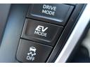 ハイブリッドＳ－Ｚ　トヨタ認定中古車　フルセグ　メモリーナビ　ＤＶＤ再生　後席モニター　バックカメラ　衝突被害軽減システム　ＥＴＣ　ドラレコ　両側電動スライド　ＬＥＤヘッドランプ　乗車定員７人　３列シート　ワンオーナー（15枚目）