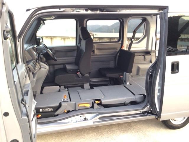 ��e�ʂ̋�Ԃ����R�Ɏg�����Ȃ��A�z���_�Ǝ��̃_�u���r�b�O��J���ł��I����ȑ��̃Z���^�[�s���[���Ȃ����A����Ȃƃ��A�V�[�g�̓t���b�g�ɂȂ�܂��I