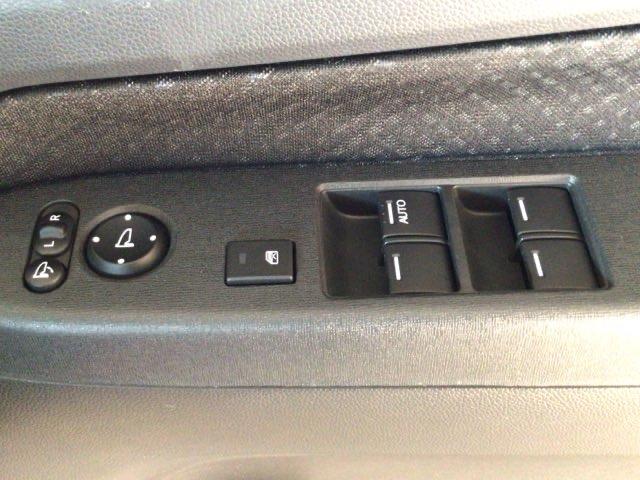 Ｎ－ＷＧＮカスタム Ｇ・Ｌパッケージ　ＨＩＤ・バックカメラ・純正アルミホイール・スマートキー・ＥＣＯスイッチ・ＥＴＣ　横滑り防止システム　スマートキー＆プッシュスタート　ベンチシ－ト　バックモニター　ＥＴＣ車載器　盗難防止システム　ＡＢＳ（32枚目）