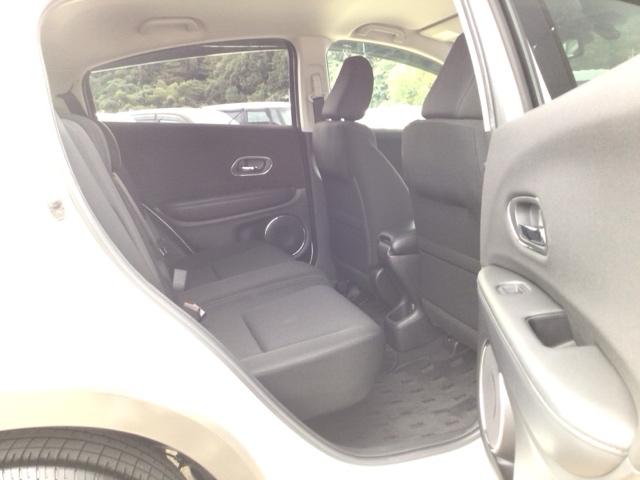 ヴェゼル ハイブリッドＸ・ホンダセンシング　ＬＥＤ・フルセグ・メモリナビ・バックカメラ・純正ＡＷ・ＵＳＢポート・ＥＴＣ　コーナーセンサー　地デジ　Ａクルーズ　Ｂモニ　スマキー　オートエアコン　ＶＳＡ　ＬＥＤヘッドライト　ＥＴＣ車載器　ＡＢＳ（14枚目）